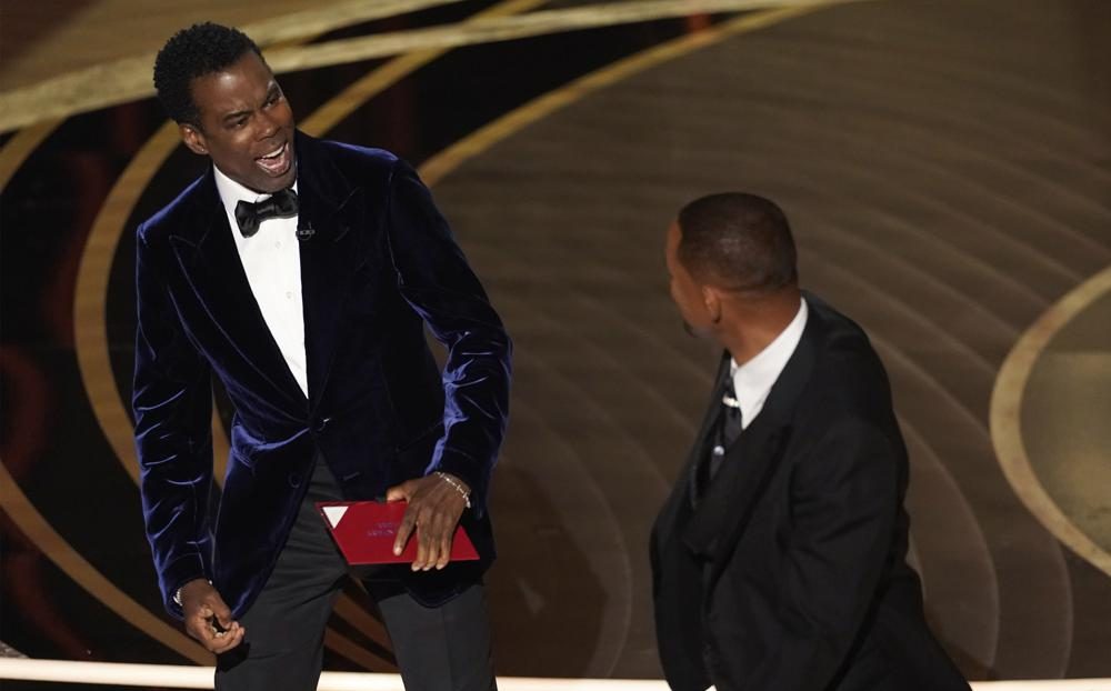 Will Smith pulls up on stage and slaps Chris Rock over G.I ...